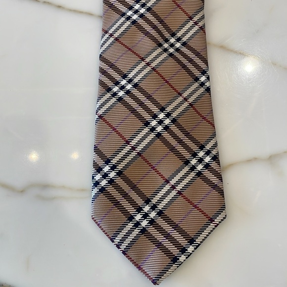 ⭐️Burberry Brown/Tan Plaid Design Tie—FABULOUS!!  New With Tags! - Picture 3 of 7